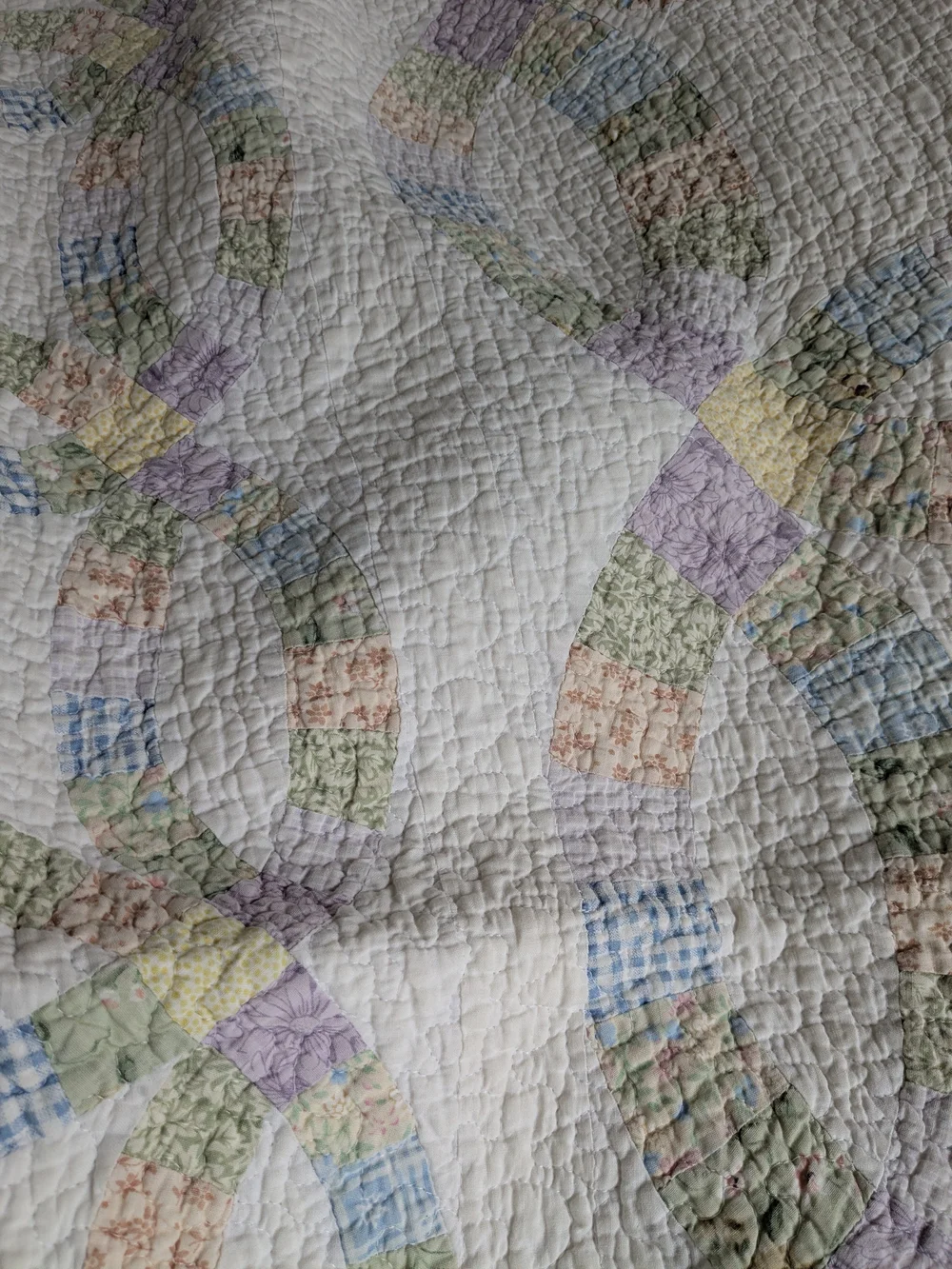 Vintage Double Wedding Ring Patchwork Quilt - Pastel Multi
